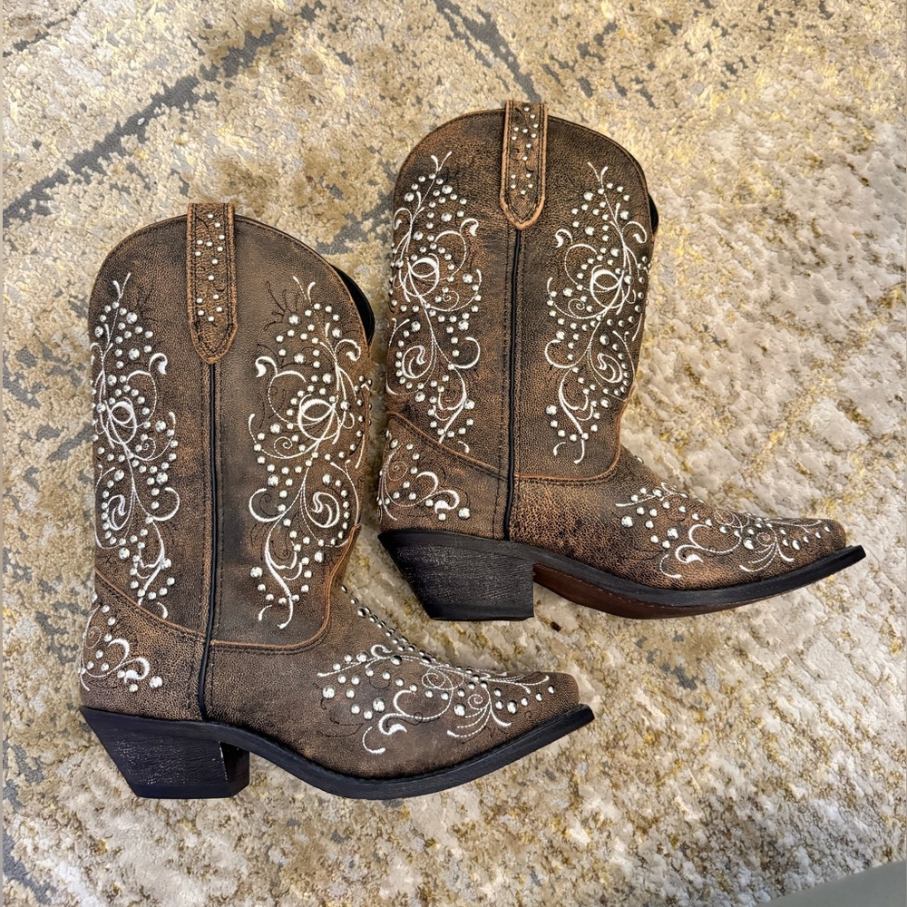 NEW Rockin Country Studded Cowboy Boots